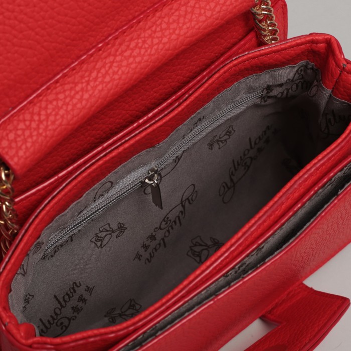 Сумка женская на клапане, 3 отдела, длинная цепочка, красный