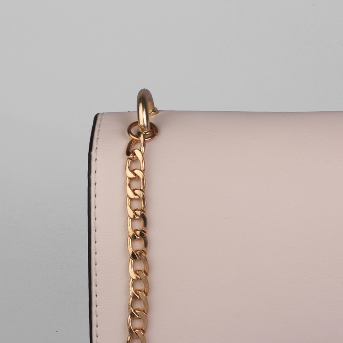 Сумка женская на клапане, 2 отдела, длинная цепочка, молочный