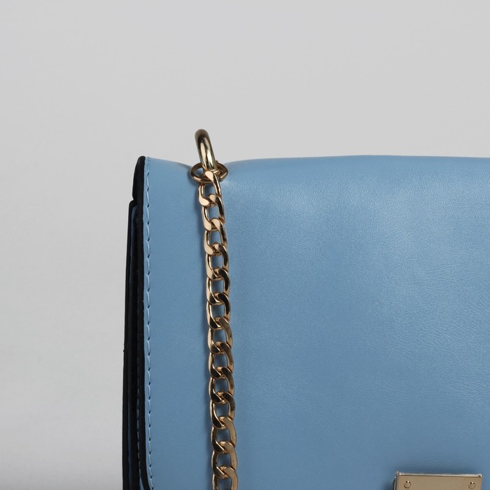 Сумка женская на клапане, 2 отдела, длинная цепочка, голубой