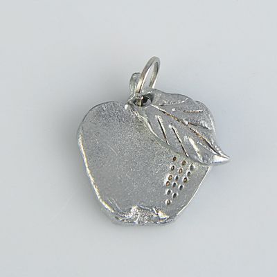 Кулон-амулет "Зеленое яблоко"