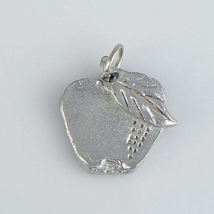 Кулон-амулет "Зеленое яблоко"