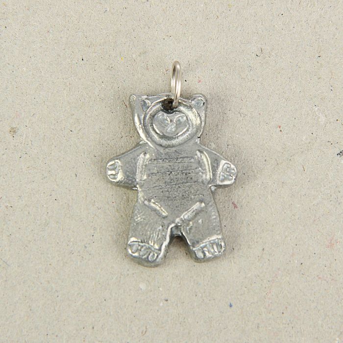 Кулон-амулет "Кот в костюме медведя"