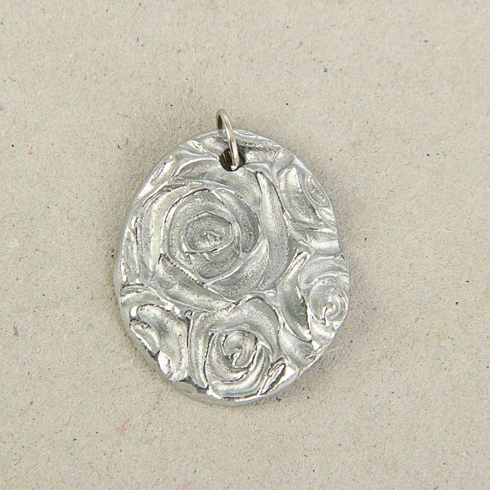Кулон-амулет "Букет роз"