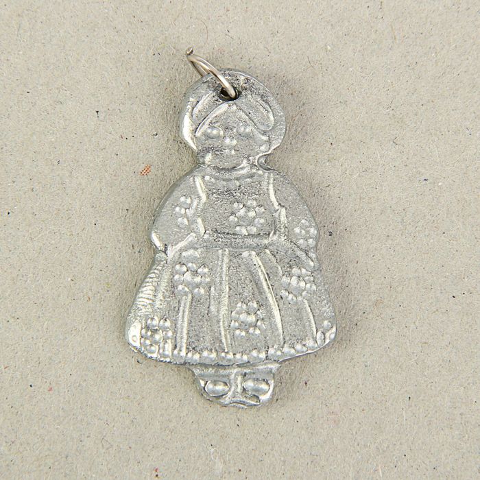 Кулон-амулет "Старинная кукла"
