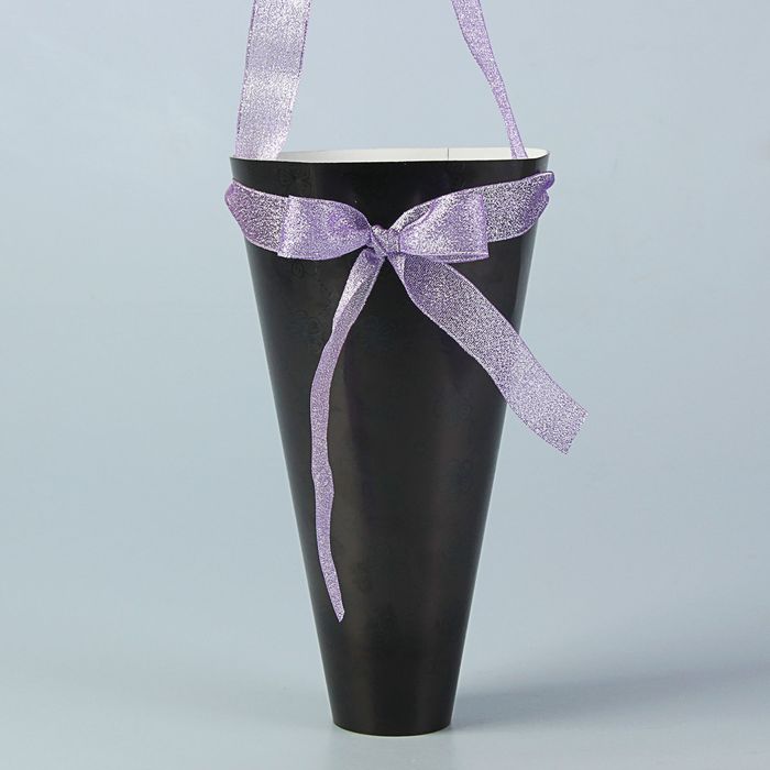 Конус для цветов "Лаконизм", черный, 16 х 26 см