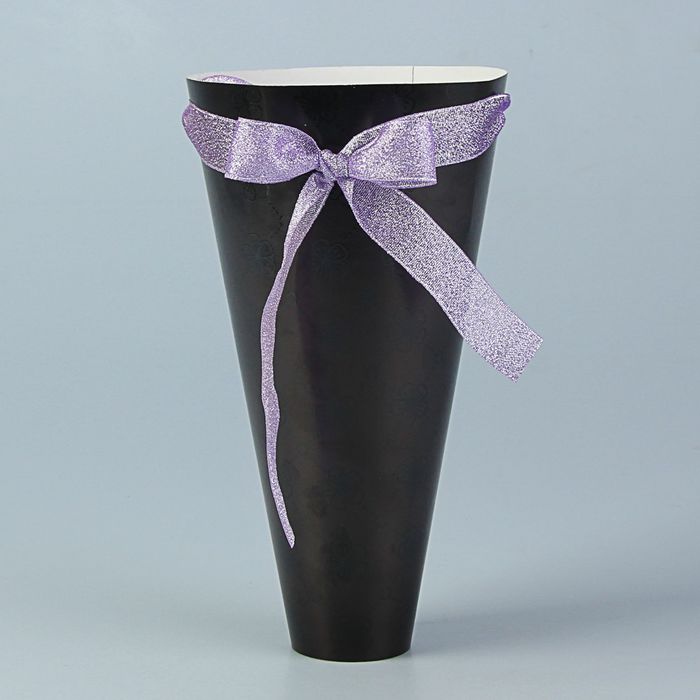Конус для цветов "Лаконизм", черный, 16 х 26 см