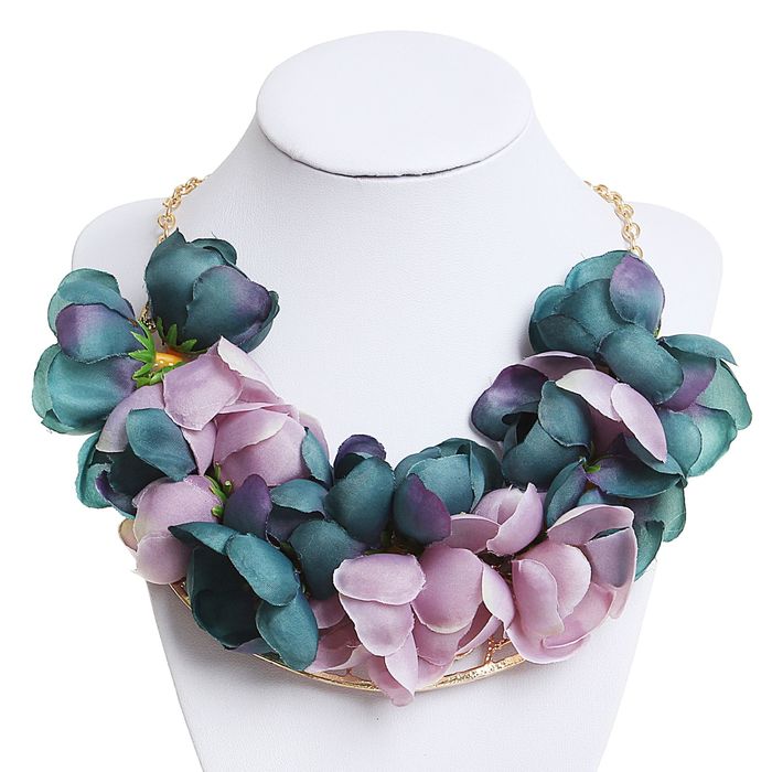 Колье "Цветочный шик", орхидеи, цвет сиренево-морской в золоте