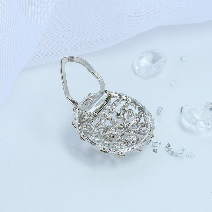 Зажим для платка "Ажур" цветочки, цвет белый в серебре