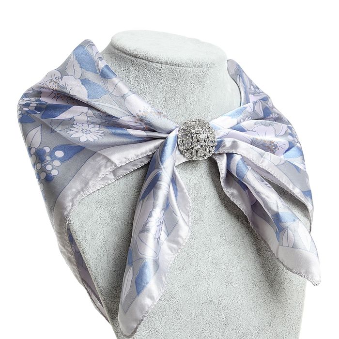 Зажим для платка "Ажур" цветочки, цвет белый в серебре