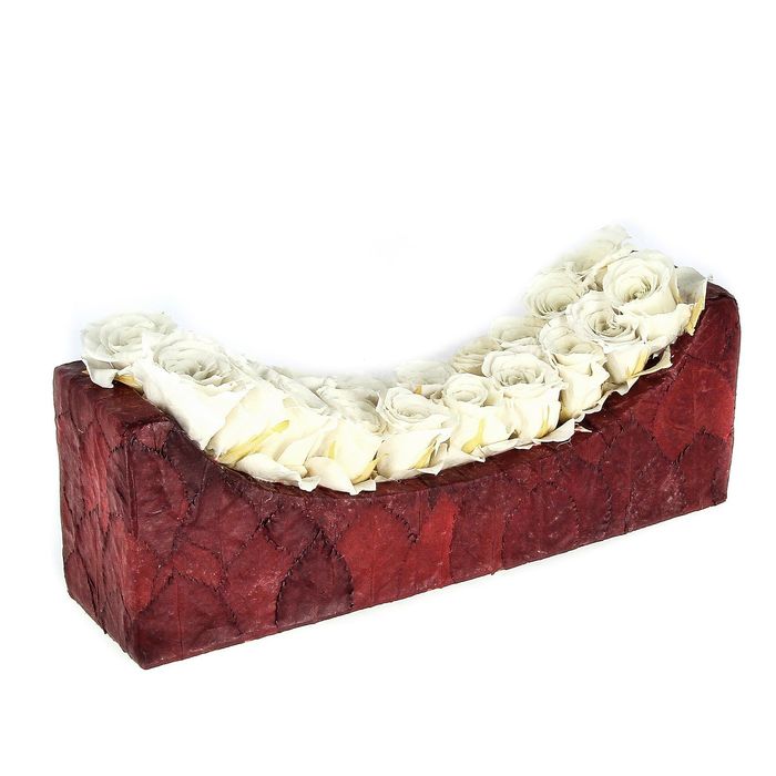 Декоративная композиция "Шезлонг" из листьев и бутонов роз, 30 х 8,5 х 11 см, белый