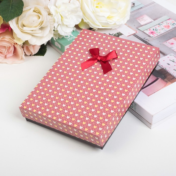 Коробка подарочная "Сердца" 16 х 12 х 3 см, цвет красный