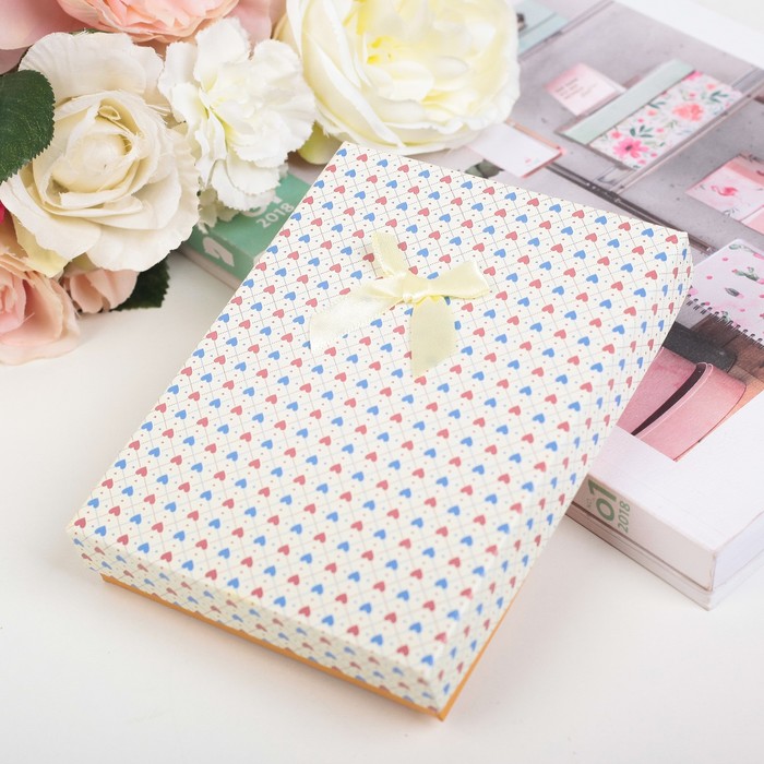 Коробка подарочная "Сердца" 16 х 12 х 3 см, цвет ванильный