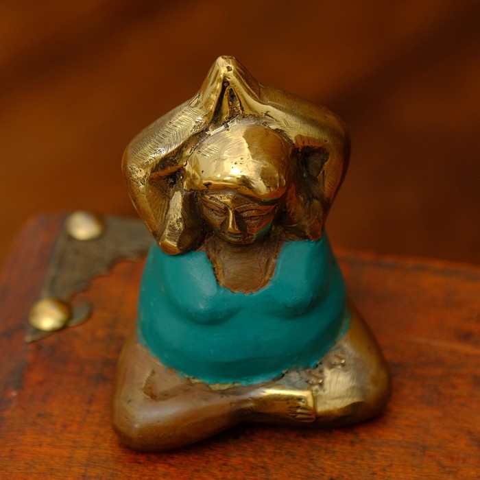 Сувенир "Толстушка руки вверх"