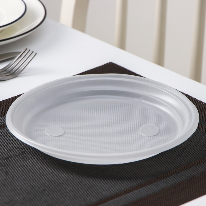 Набор "На природу": 10 тарелок белых d=22 см, 10 стаканов цветных 200 мл, 10 вилок белых