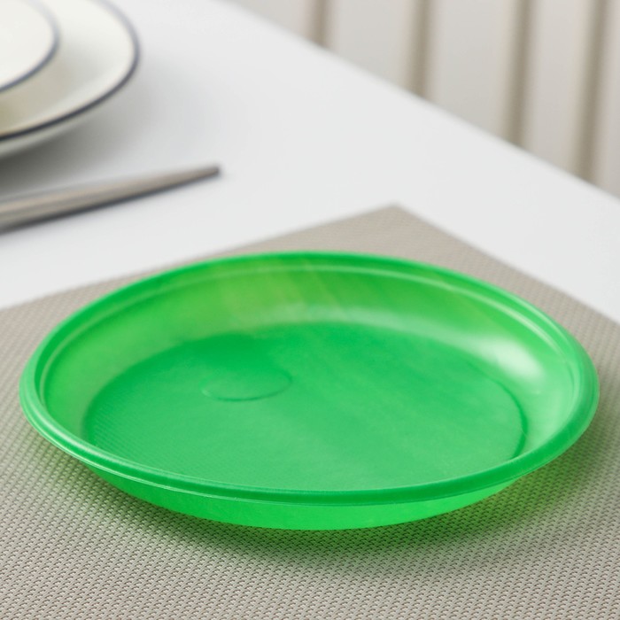 Набор "Светофор", посуда желтого, красного и зеленого цвета: 3 тарелки d=22 см цветные, 3 тарелки d=17 см