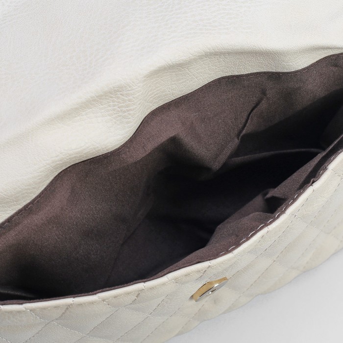 Сумка женская на клапане, 3 отдела, регулируемый ремень, цвет молочный