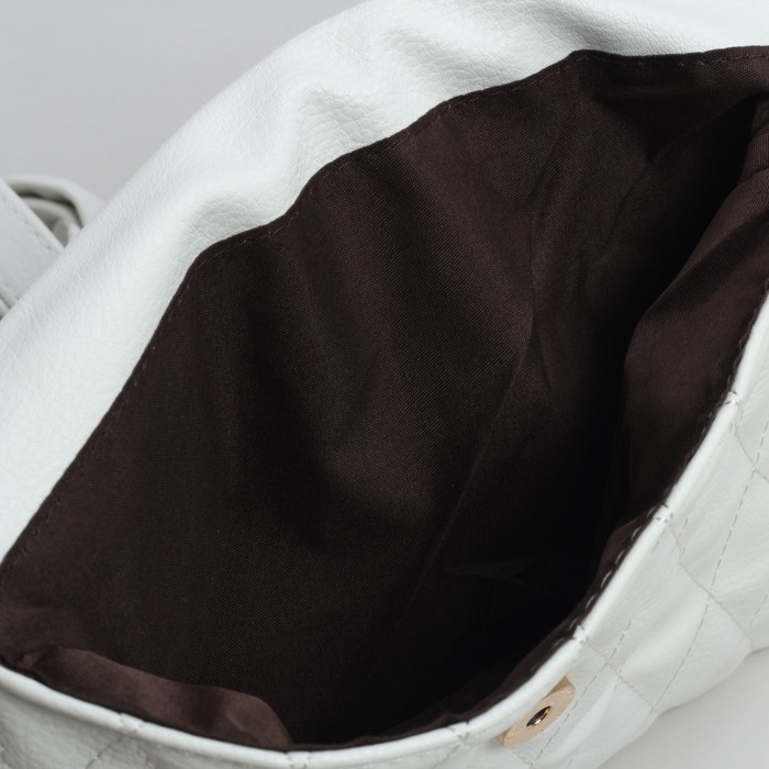 Сумка женская на клапане, 3 отдела, регулируемый ремень, белая