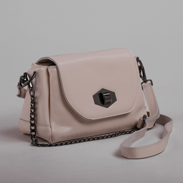 Сумка женская на клапане, 3 отдела, 1 наружный карман, длинный ремень, цвет молочный
