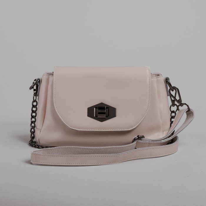 Сумка женская на клапане, 3 отдела, 1 наружный карман, длинный ремень, цвет молочный