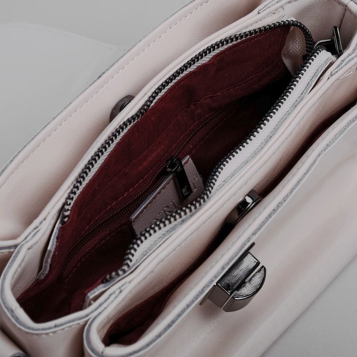 Сумка женская на клапане, 3 отдела, 1 наружный карман, длинный ремень, цвет молочный