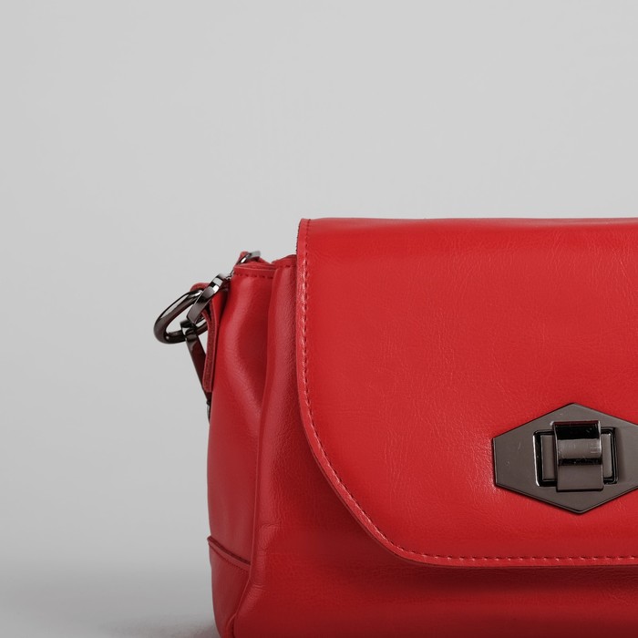 Сумка женская на клапане, 3 отдела, 1 наружный карман, длинный ремень, красная