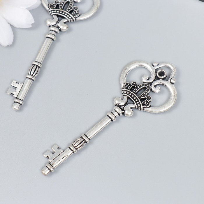 Декор металл Королевский ключ 8х3 см брелок металл ключ с пышными листьями микс 8х3 см
