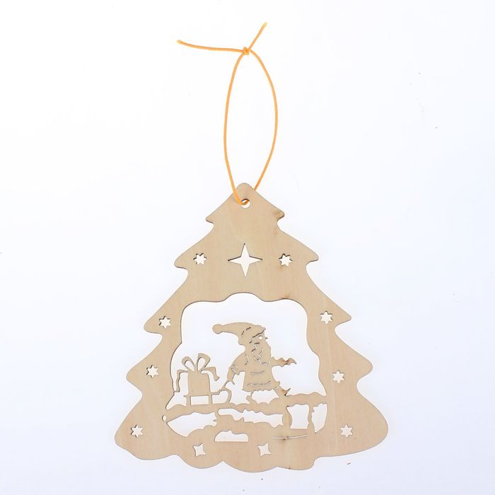 Подвеска резная под роспись "Новый год к нам идёт"