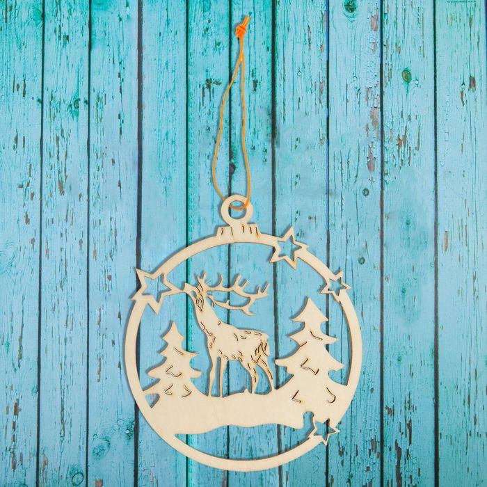 Подвеска резная под роспись "Новогодний лес"