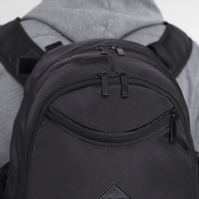 Рюкзак молодёжный на молнии, 2 отдела, 4 наружных кармана, чёрный/красный