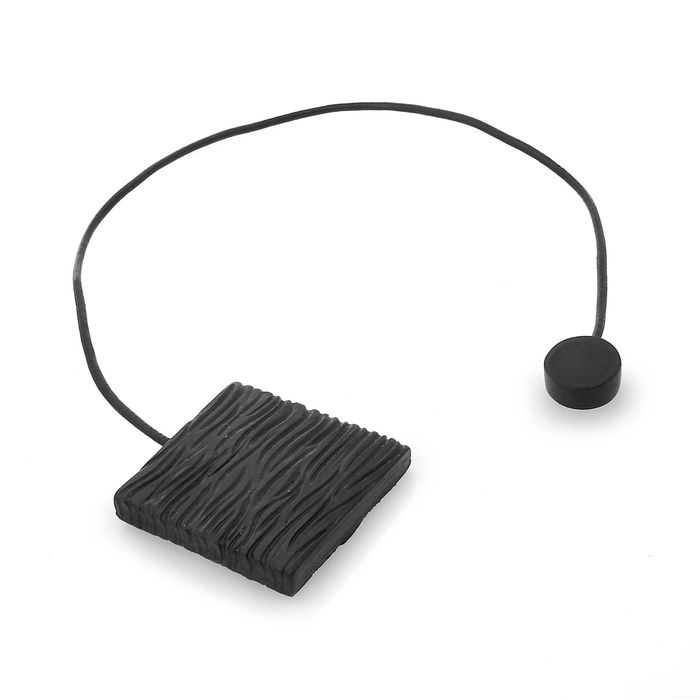 Подхват для штор на шнуре "Квадрат с волнами", цвет чёрный