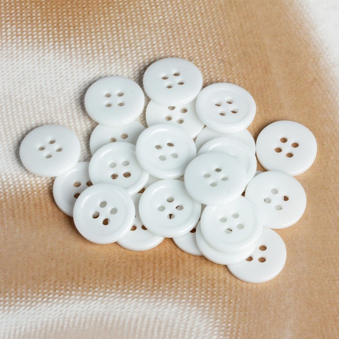 Пуговица классическая на 4 прокола, d=12мм, цвет белый
