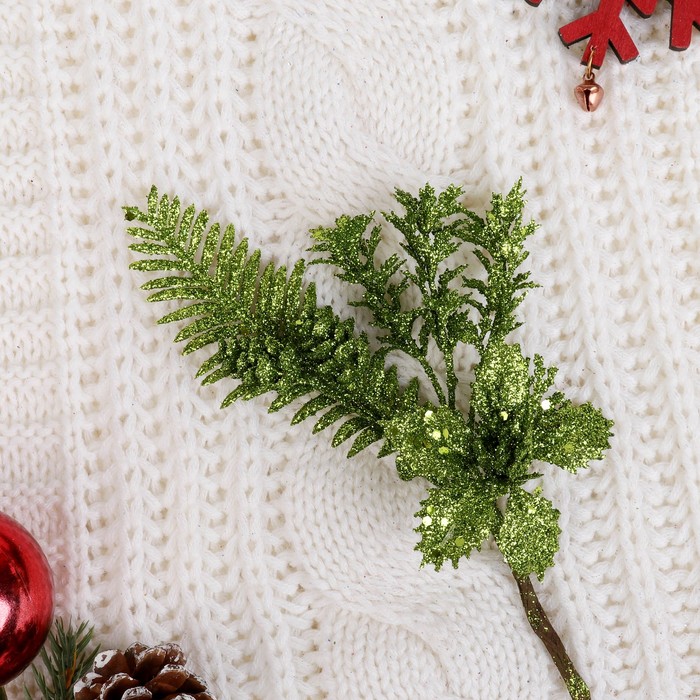 Ветка для декора "Зелёный цветок"