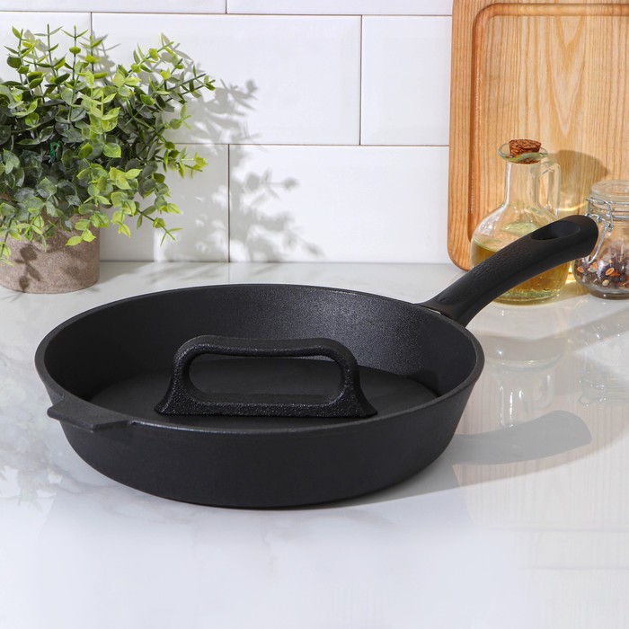 Сковорода-гриль 28х6 см литая, с бакелитовой ручкой, чугунная крышка МИКС