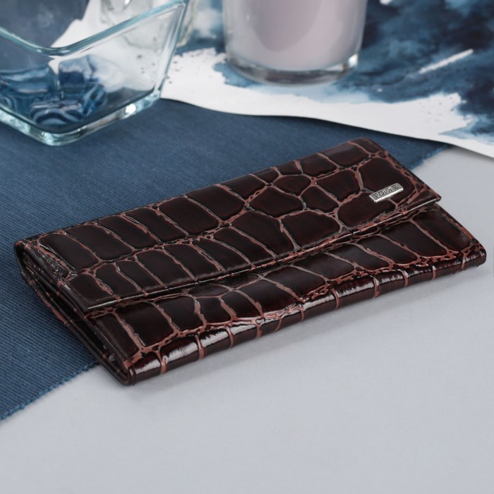 Кошелёк женский на клапане, 3 отдела, отдел для карт, 1 наружный карман, коричневый крокодил