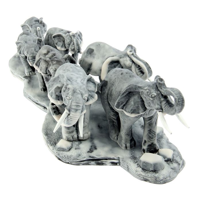 Сувенир "Семь слонов на малой подставке"