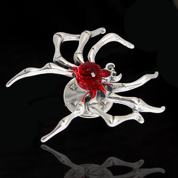 Брошь "Вимперг", цвет красный в черненом серебре