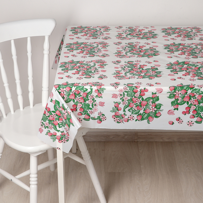 Скатерть 120х180 см "Клубника", цвет белый