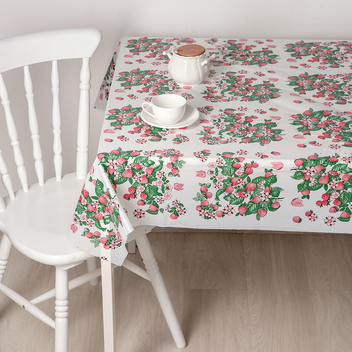 Скатерть 120х180 см "Клубника", цвет белый