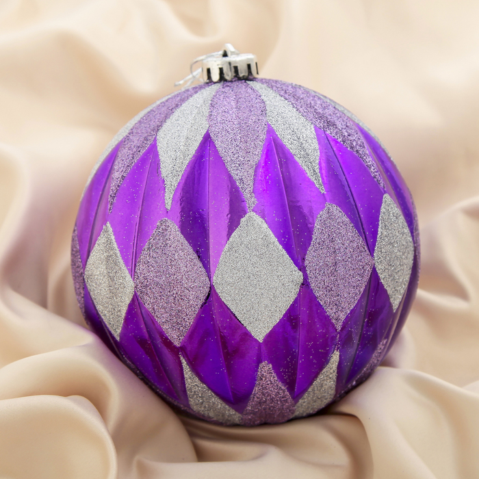 Новогодний шар "Сиреневые ромбы"