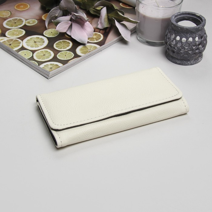 Кошелёк женский на клапане "Классика", 4 отдела, отдел на рамке, отдел для карт, цвет белый