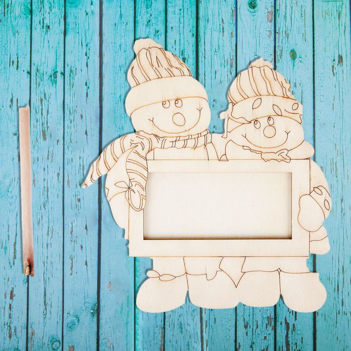 Роспись по дереву фоторамка с подвесом "Снеговики"