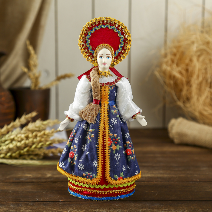 Авторская сувенирная кукла "Девица в красном"