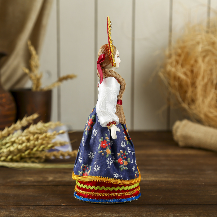 Авторская сувенирная кукла "Девица в красном"