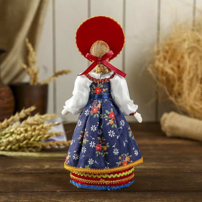Авторская сувенирная кукла "Девица в красном"