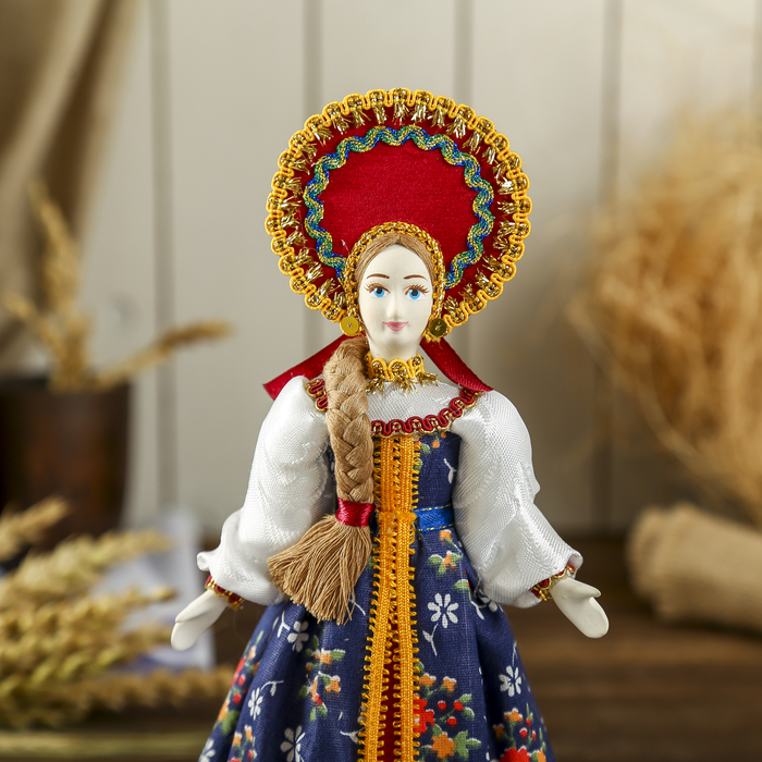 Авторская сувенирная кукла "Девица в красном"