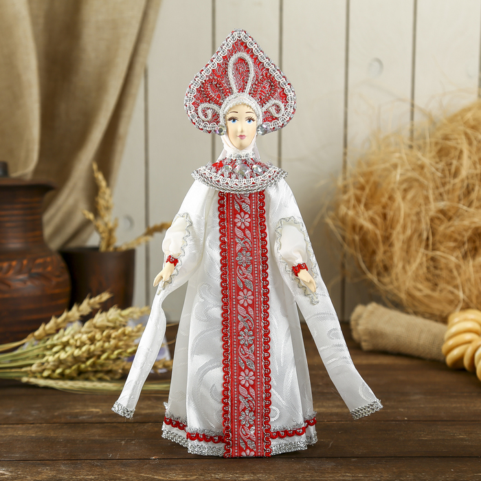 Авторская сувенирная кукла "Боярыня в белом"