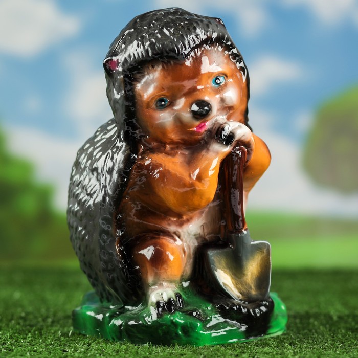 Садовая фигура "Ежик с лопатой" глянец