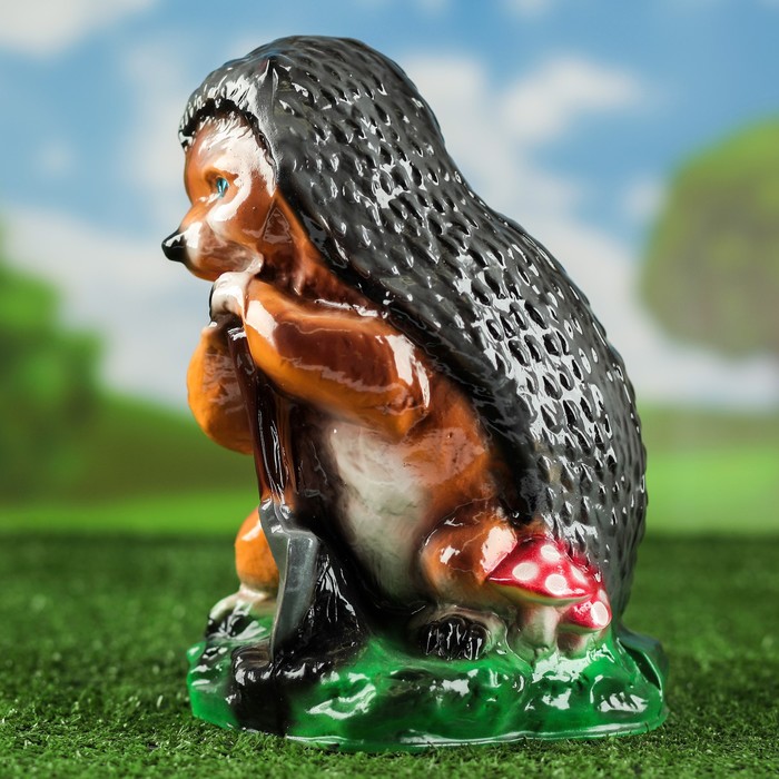 Садовая фигура "Ежик с лопатой" глянец