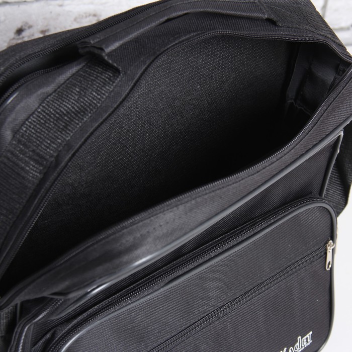 Сумка мужская на молнии "Кадет", 1 отдел, 3 наружных кармана, длинный ремень, чёрная