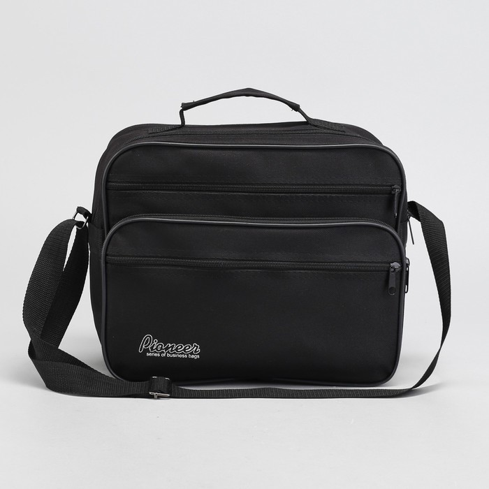 Сумка мужская на молнии"Пионер", 2 отдела, 2 наружных кармана, длинный ремень, чёрная